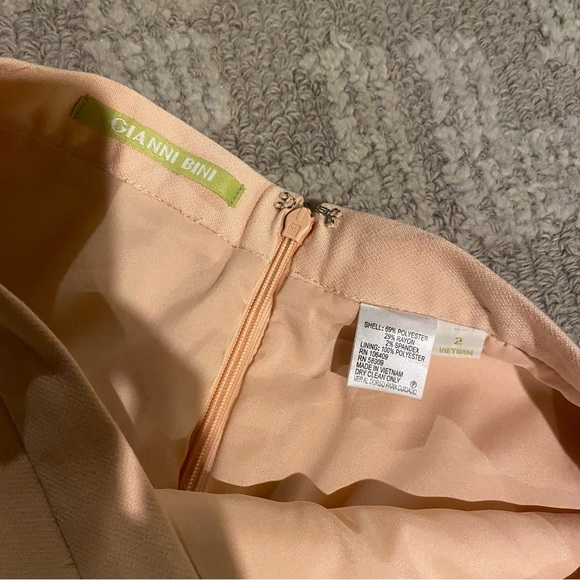 Gianni Bini Peach Mini Skirt | Size 2 - Picture 2 of 3